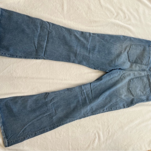 🌟ABERCROMBIE & FITCH “THE FLARE” ULTRA HIGH RISE JEANS🌟 - Picture 3 of 14